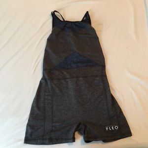 Fleo Charcoal Singlet